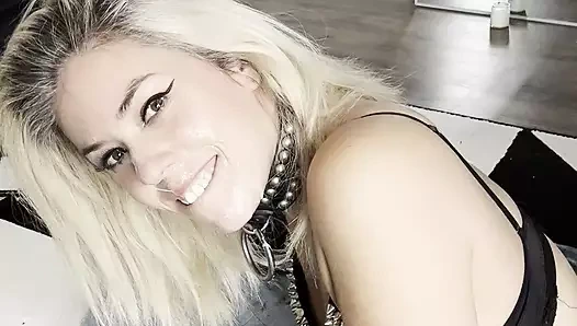 Dildo ile anal sikiş yüze boşalma