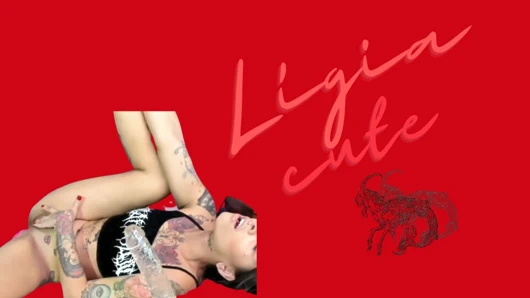 Ligia sert mastürbasyon ve seksi bir oral seks yapıyor zevk patlaması