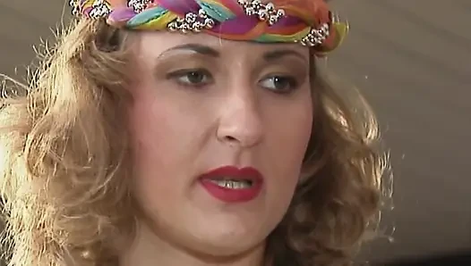 Büyük memeli Alman kaltaklar ateşli anal üçlü grup sekste yarağı paylaşıyor