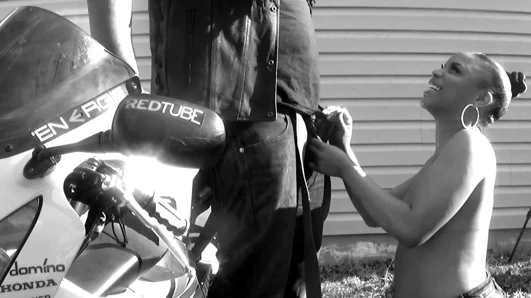 Hd- motorcu erkekler oraya her zaman yarak emiyor - layla perez, süper ateşli filmler