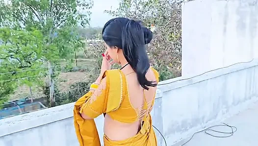 Hintli desi iki arkadaş bir erkekle sert sikişiyor