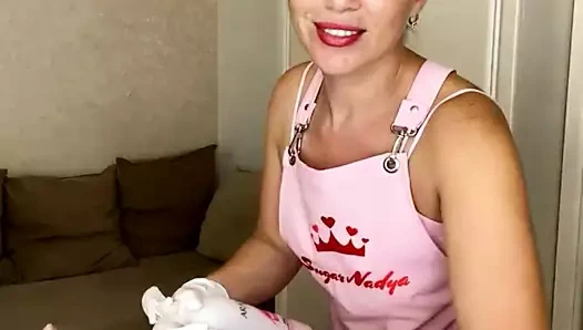 Ağda sonrası müşterinin seksi bacaklarının tedavisi