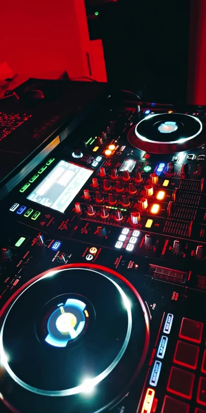 Nasıl olduğunu biliyor musun? İlk günün dj'i