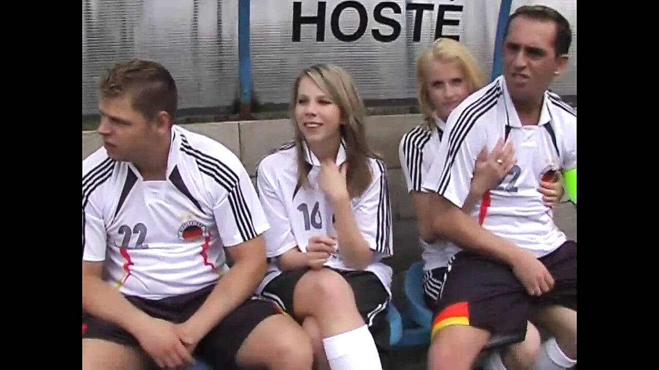 Prag'da futbol seks partisi - cilt 04