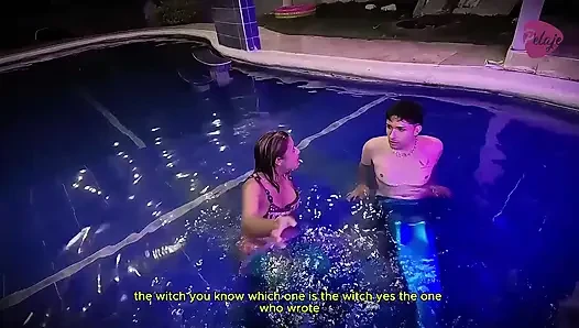 Merman deniz kızı arkadaşının amını yalıyor ve sonra kadın tüm döllerini boşaltıyor