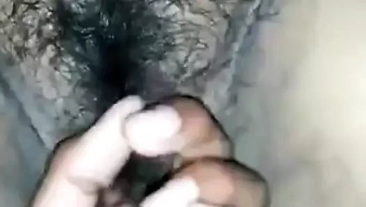 Kocası karısının amını parmaklıyor