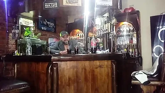 İkisinin de en iyi arkadaşlarıyla izlemesi