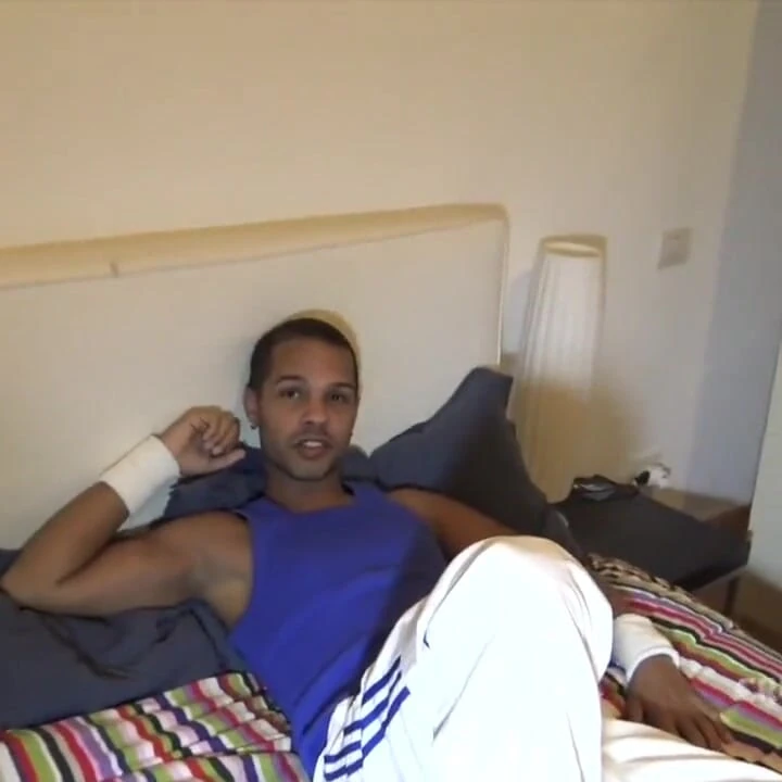 Seksi latin twink babası tarafından sikiliyor