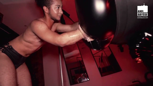 Axel Abysse Bağlıyken Dominant Glitx Onun Prolaps Olmuş Kıçını Mahvediyor