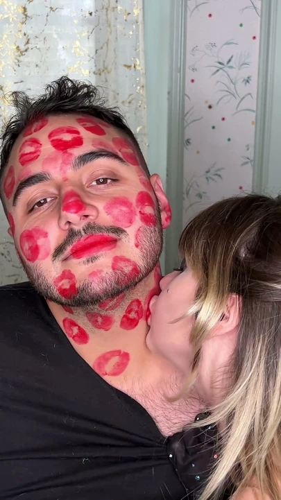 Kırmızı ruj yüz işaretleme 2 keşif videosu