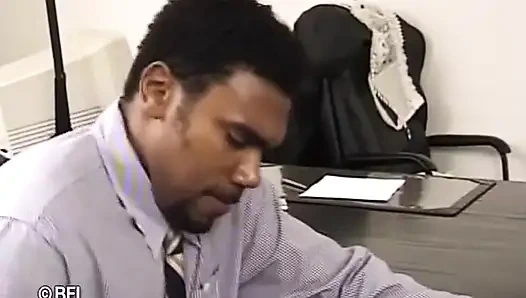 Sikmek için nineler 2 sahne birden 1