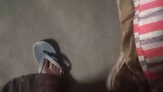 Yatak odasında soğuk günde birlikte seks