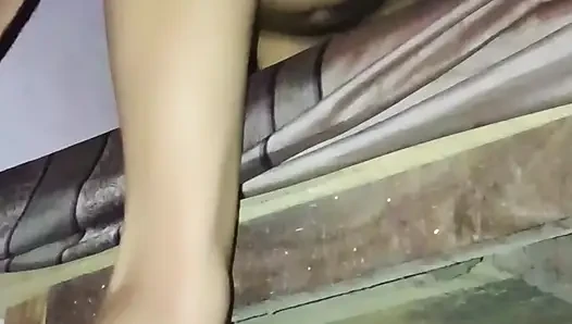 Kocası karısını sikiyor ve amını fışkırtıyor