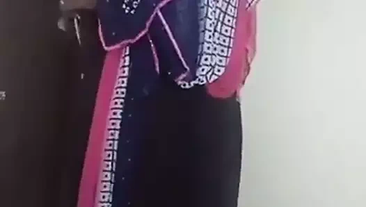 Tamil milf m0m soyunma sonra banyo