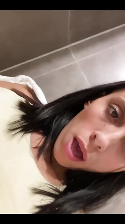 Gel benimle banyoda mastürbasyon et!