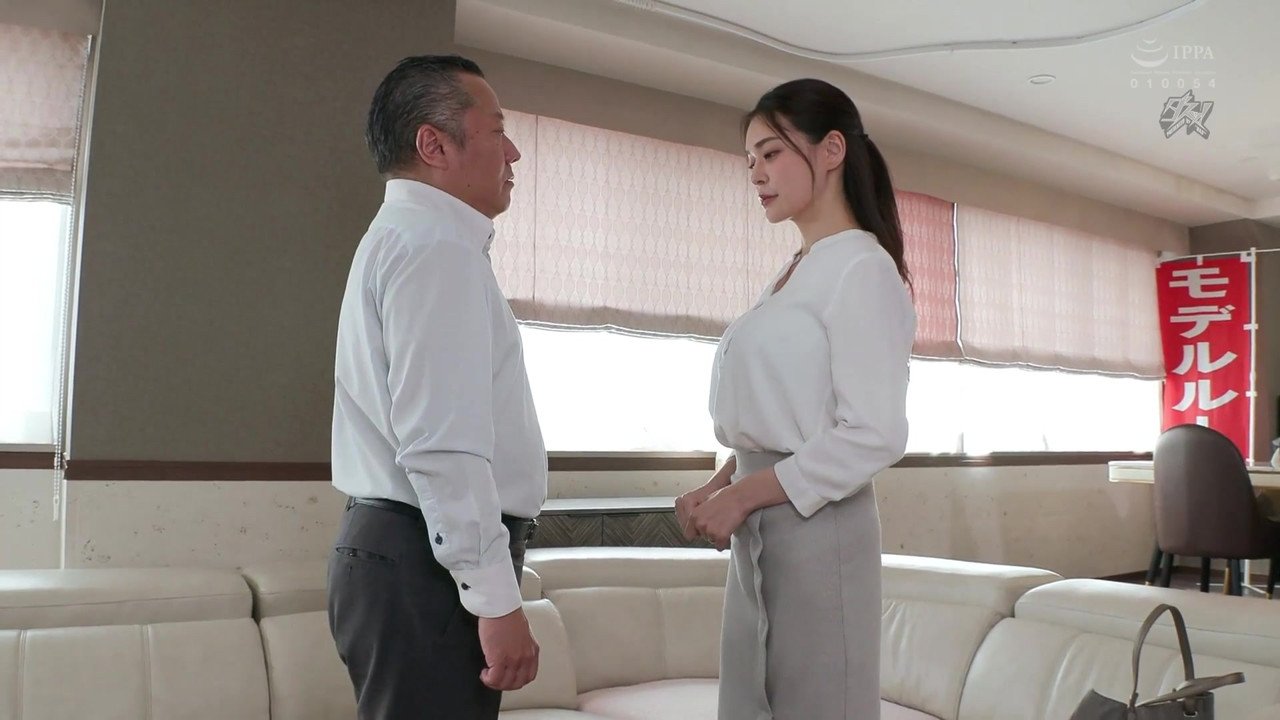 A Married Woman Working in the Sex Industry Had an Affair with a Middle-aged Man! 2