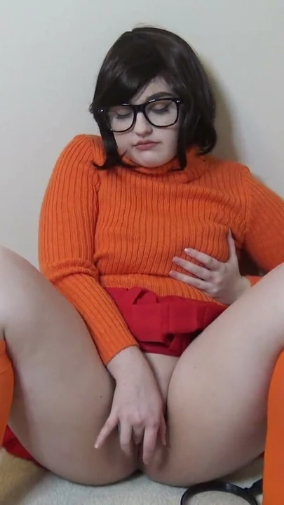 Cosplay Velma Kendini Parmaklıyor | Klip 2