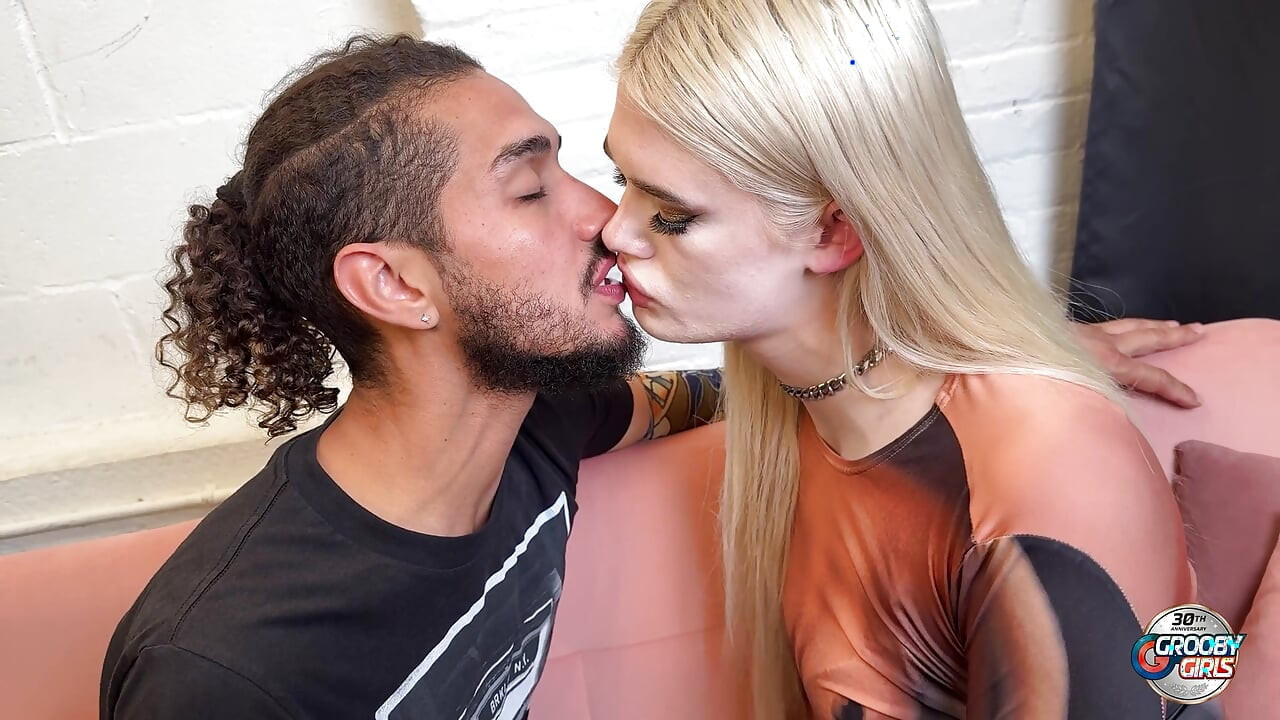 Groobygirls - papi ve dasha'nın uzun zamandır beklenen bağlantısı