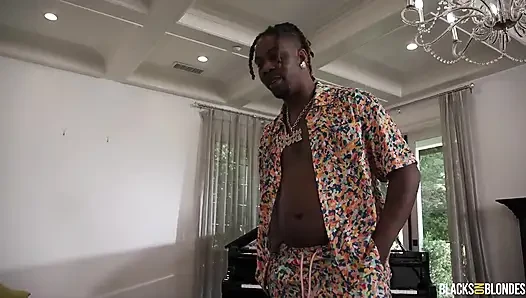 Blacksonblondes - azgın banliyö amcığı büyük yaraklı rapçi tarafından genişletiliyor
