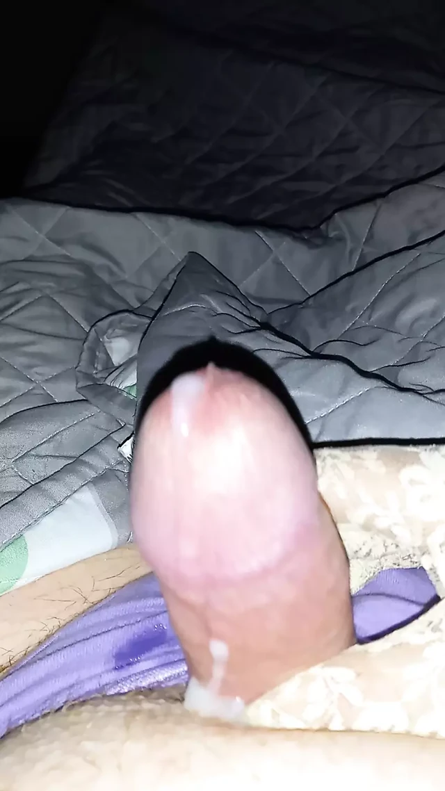 En sevdiğim külota boşalıyorum