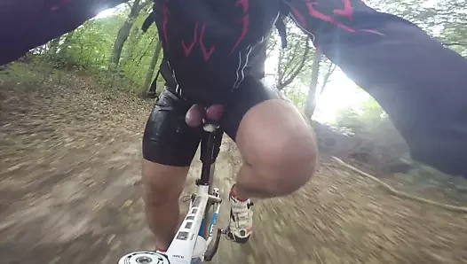 bisiklet ve boşalmak içinde lateks