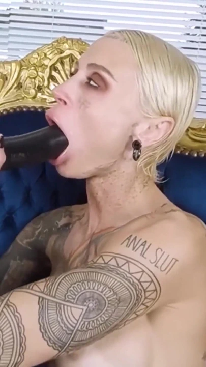 Flexi orta yaşlı seksi kadın beart tüm deliklerini dolduruyor