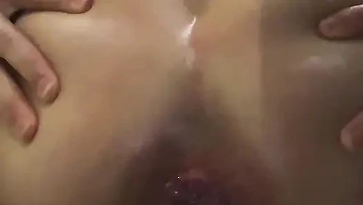 Athena sert anal sikiliyor ve ağzı açık