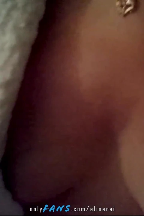 Adam girişte gerçekten evli bir kızı sikiyor