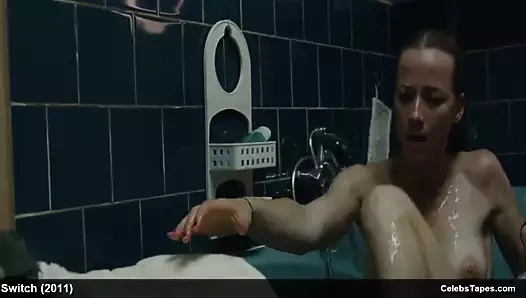 Sarışın ünlü karine vanasse muhteşem vücudunu ortaya çıkarıyor