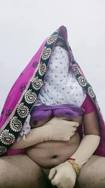 Hintli eşcinsel götünde yarağının tadını çıkarıyor ve sari sikip sütyen kemerini sallayan videosu viral oldu. | Klip 2