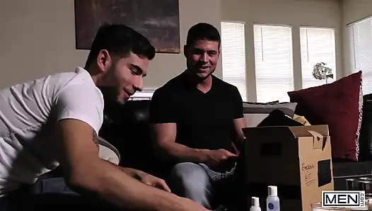 Erkekler - Vadim Black ve Brad Banks fırtınadan sığınıyor ve birbirlerinin beyinlerini sikiyor