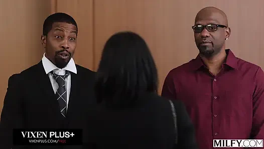 Orta yaşlı seksi kadın büyük zenci aç patron bayan Sienna Rae istekli çırağı tarafından sikiliyor