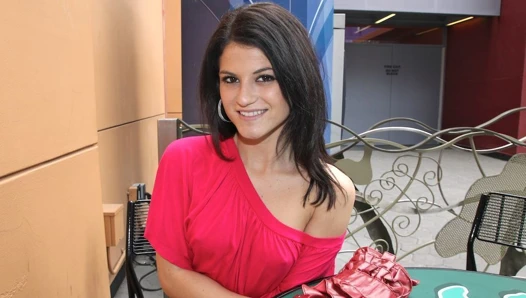 Esmer genç becerdin içinde banyo arasında arcade süre üzerinde tarih pov