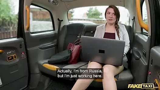 Fake Taxi - güzel büyük memeli Rus orta yaşlı seksi kadın sata jones İtalyan taksi şoförüyle halka açık sert seks
