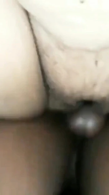 Большой черный член наклоняет меня на улице, долбя мою киску жестко глубоко и быстро