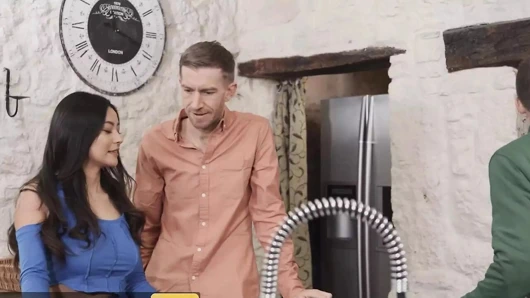 Danny D erkek kardeşinin kız arkadaşı rae lil siyah erotik görüşmesine karşı koyamıyor ve ilk fırsatta onu sikiyor - brazzers