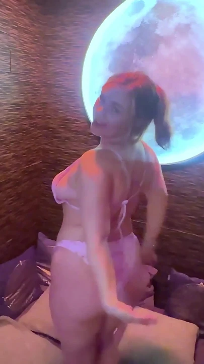 Spa odasında rahatlatıcı sakso ve döl yutma!