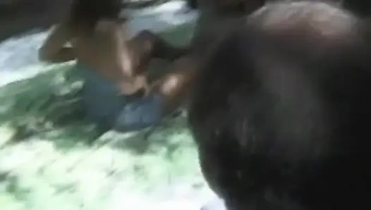 Koca ateşli karısını paylaşıyor