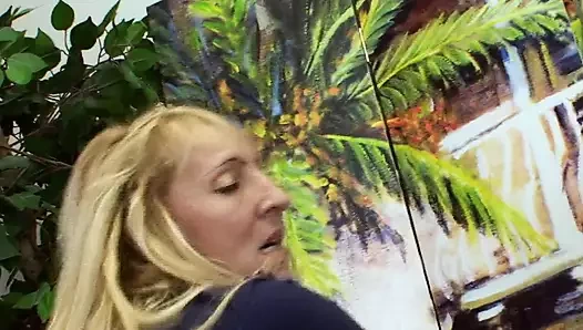 Gel ve mükemmel sarışın Alman orta yaşlı seksi kadının tadını çıkar