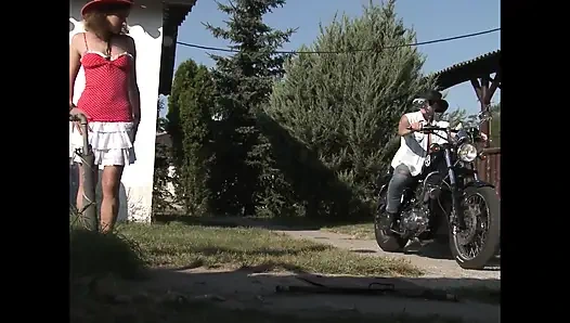 Ateşli çiftçiler mısır tarlasında aşağı iniyor