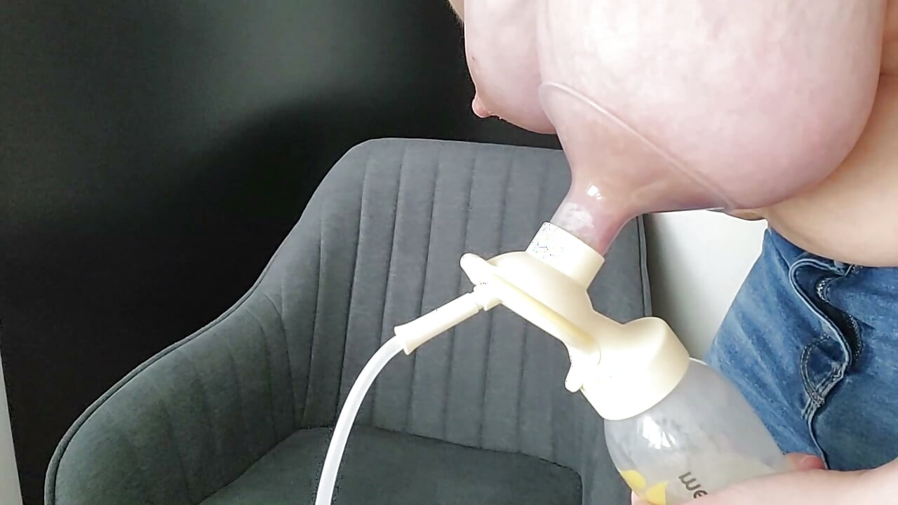 doğal göğüslerden damlayan lezzetli süt
