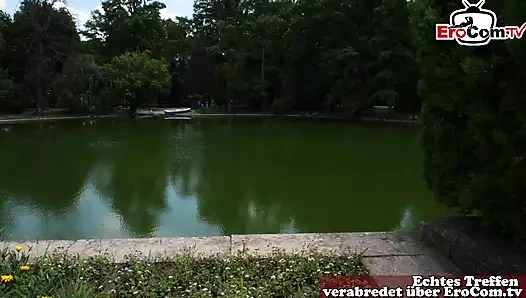 Alman turist tatilde yaklaştı ve anal sikildi