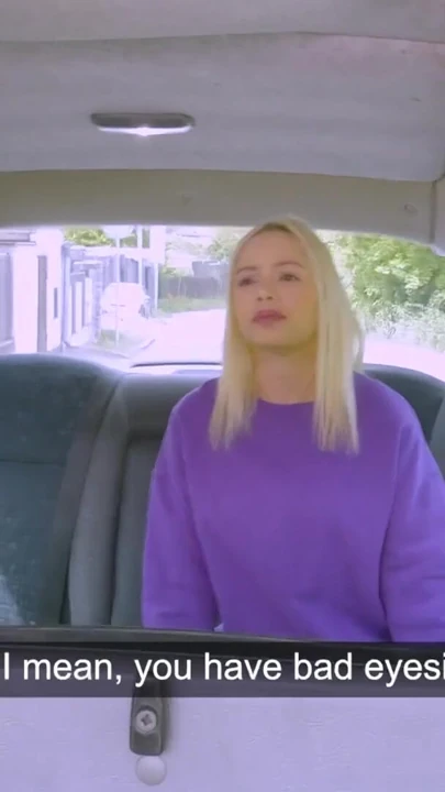 Fake Taxi - sarışın Brezilyalı kız yeni gözlük almak için erkek arkadaşına ihanet ediyor bakış açısı arabada seks | Klip 1