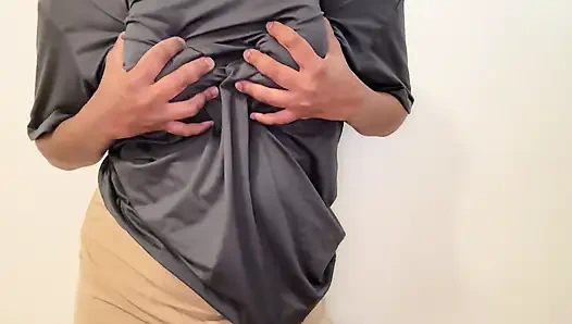 Hintli üniversiteli kız büyük göğüslerini sulu amcığını ve götünü gösteriyor