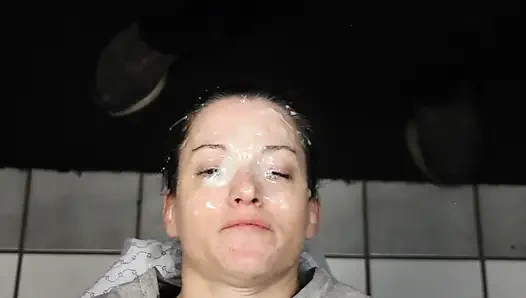 Büyük döllerle zvetkrediyor