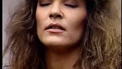 Flame gets becerdin beyaz strapon