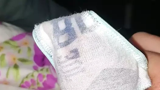 Annemin iç çamaşırlarını test sürüşü için aldım ve verdim