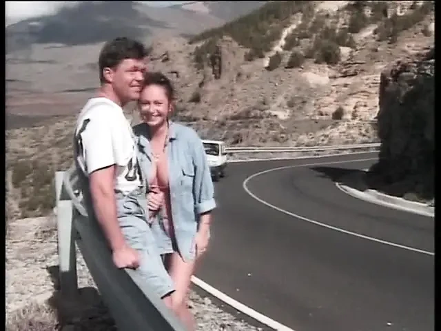 Bazı sürücülere yarağı dava eden olgun sürtükler için yolda seks