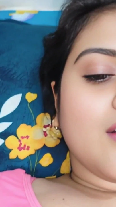 Your-Eshita. Viral güzel Hintli bangla kız neredeyse sikişiyor videodan zevk alıyor. | Klip 2