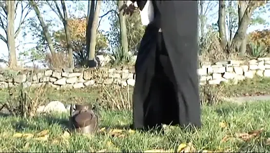 Seksi tombul amcıktaki penisi ağzında seviyor